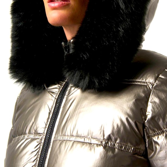 SOLD——Puffer coat. - Picture 1 of 3